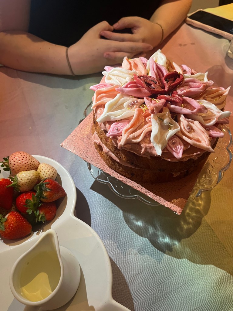 vivala vulva cake for adult celebration cake
